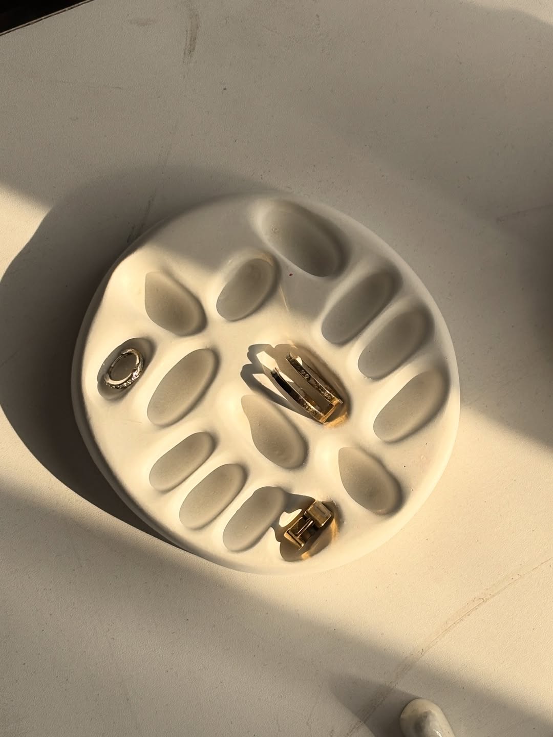 استند اکسسوری مناسب جای انگشتر